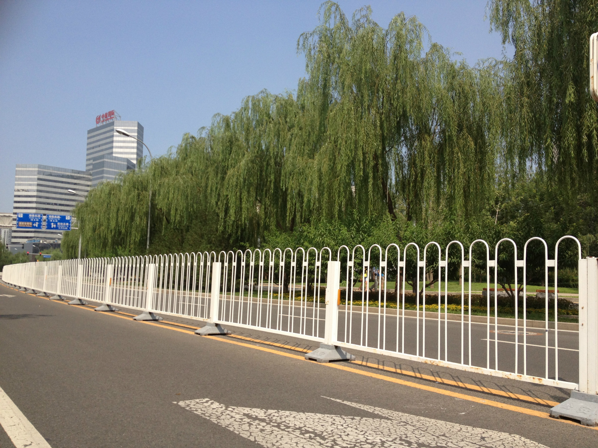 采購交通護欄需要注意什么問題呢？